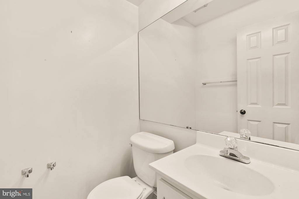 3899 Locust Ln