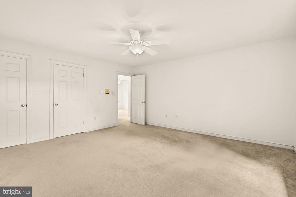 3899 Locust Ln