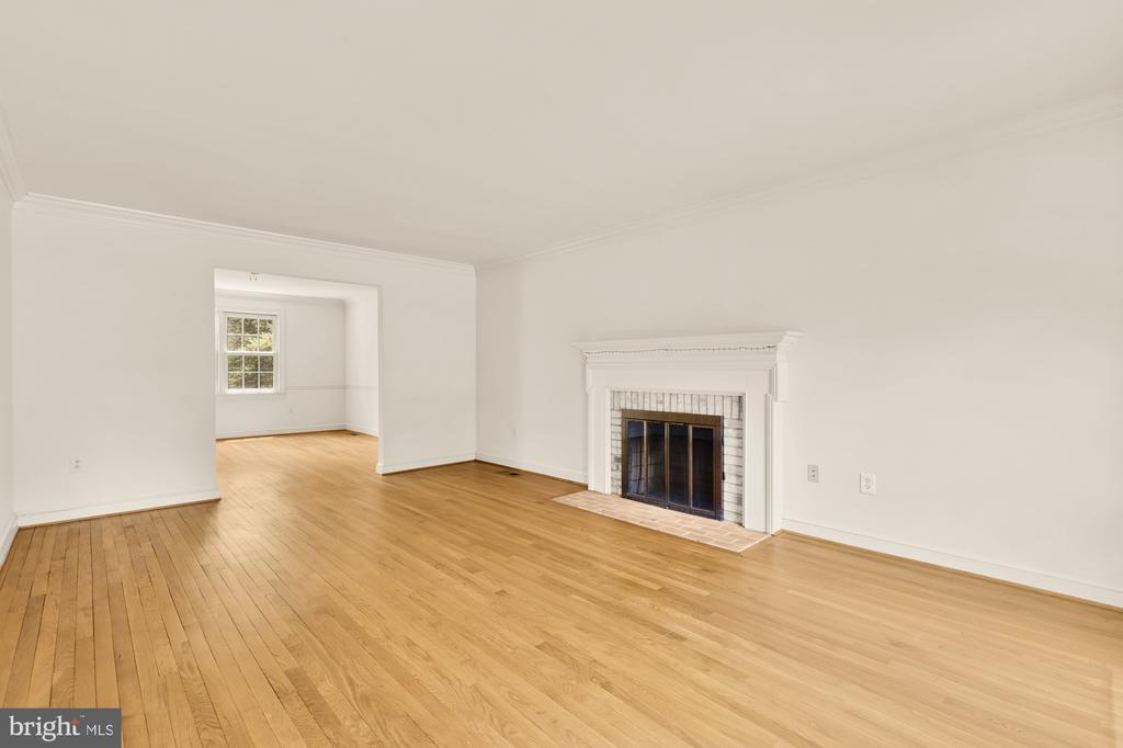 3899 Locust Ln
