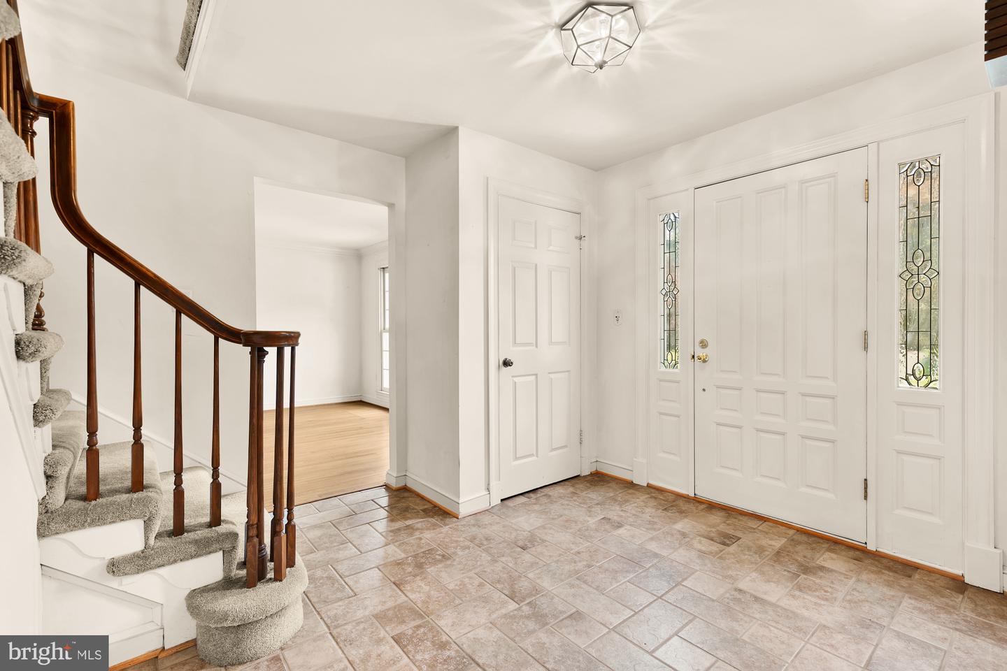 3899 Locust Ln
