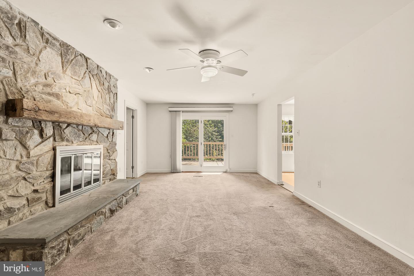 3899 Locust Ln