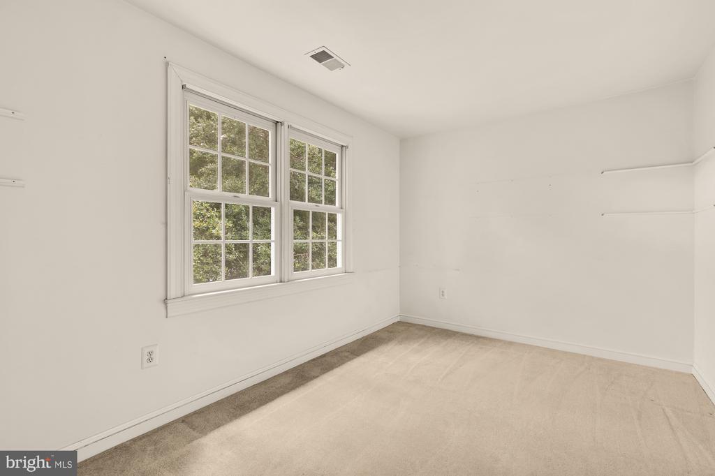 3899 Locust Ln