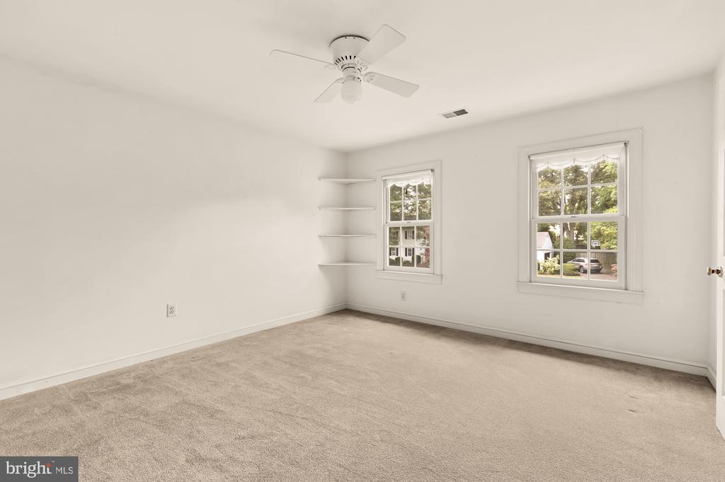 3899 Locust Ln
