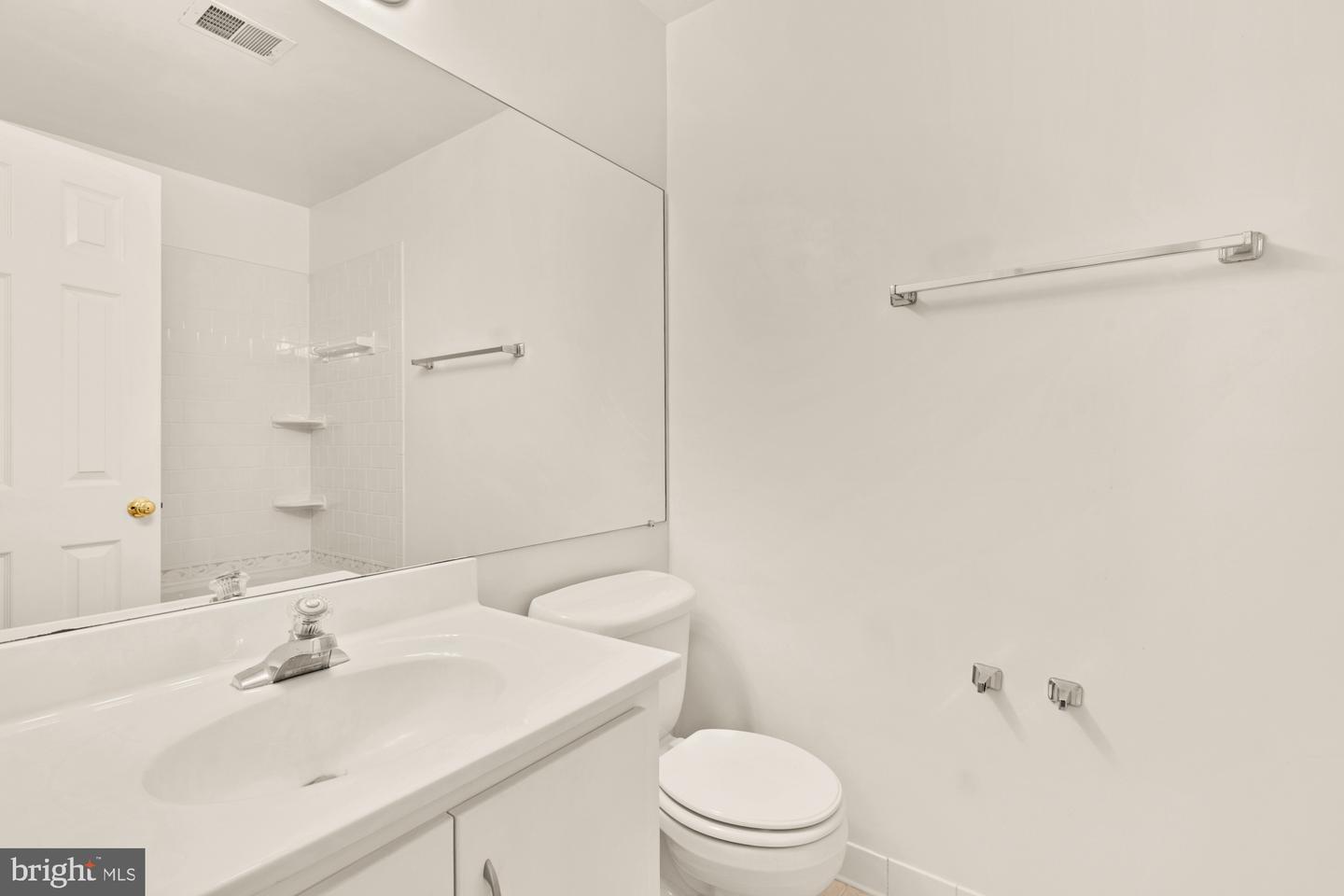 3899 Locust Ln