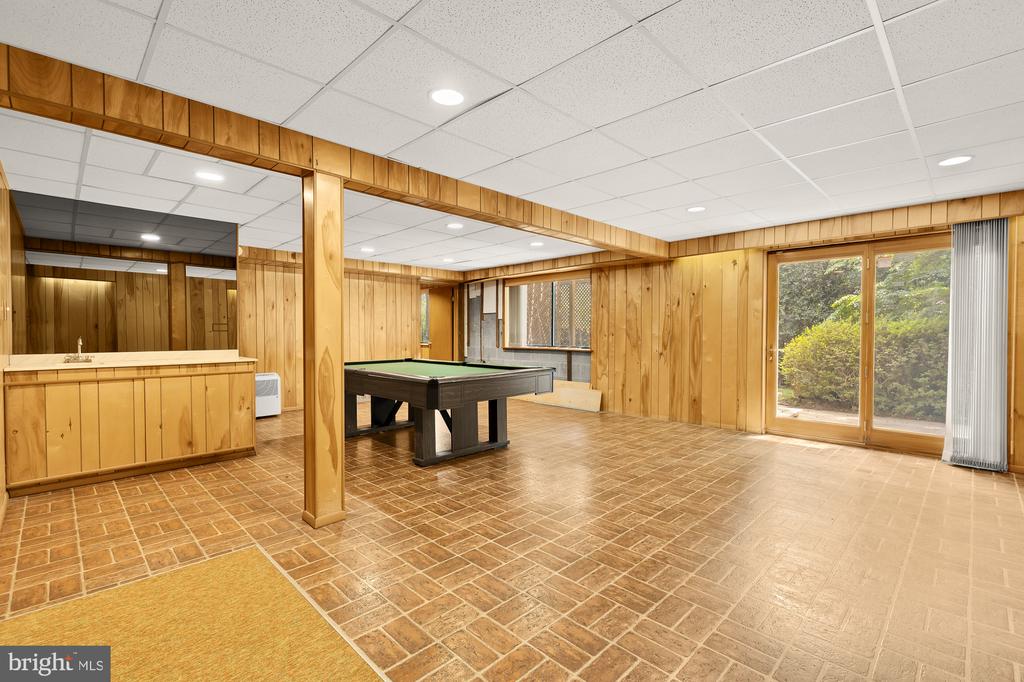 3899 Locust Ln