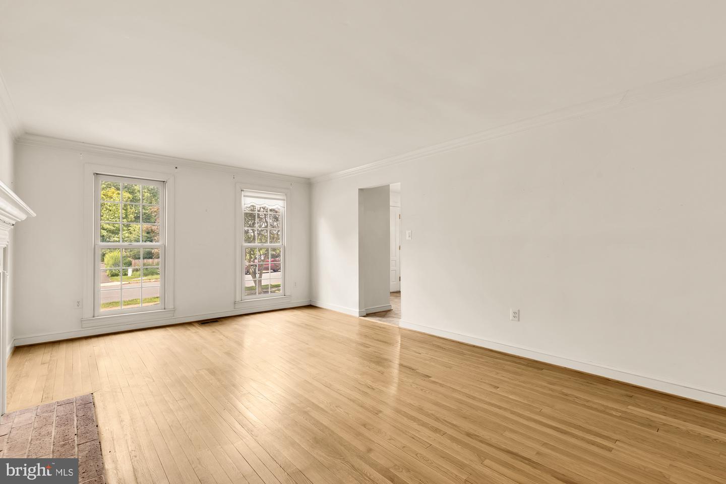 3899 Locust Ln