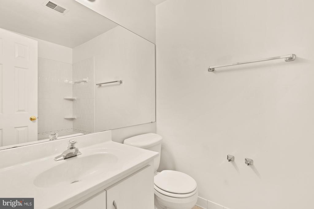 3899 Locust Ln