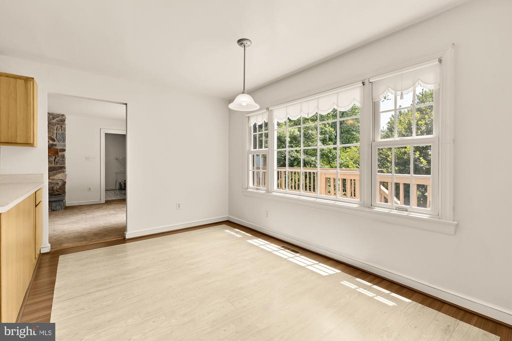 3899 Locust Ln