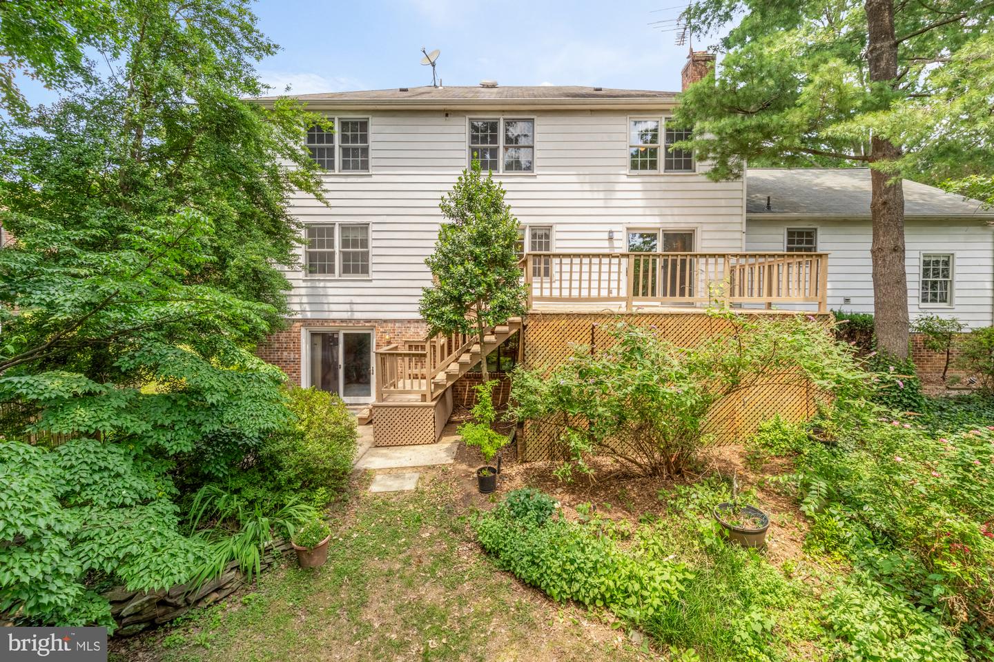 3899 Locust Ln
