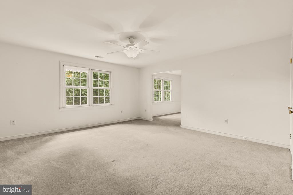 3899 Locust Ln