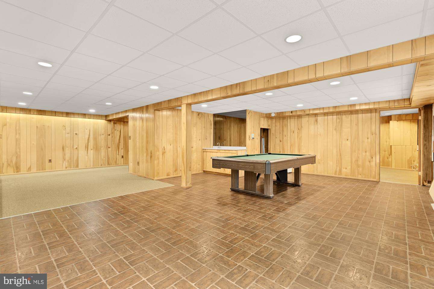 3899 Locust Ln