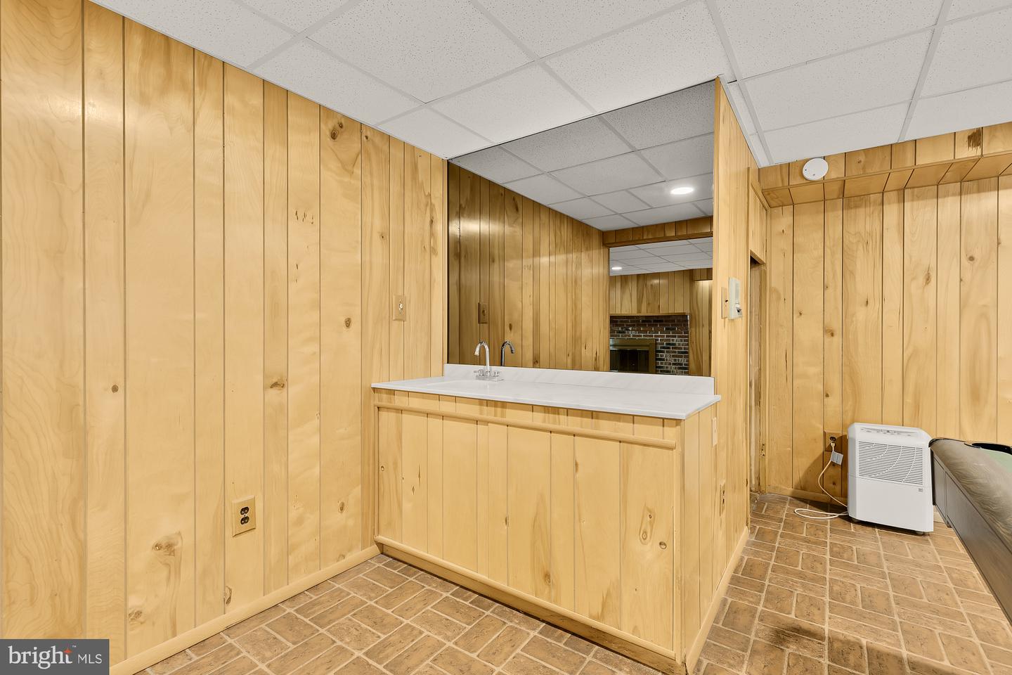 3899 Locust Ln