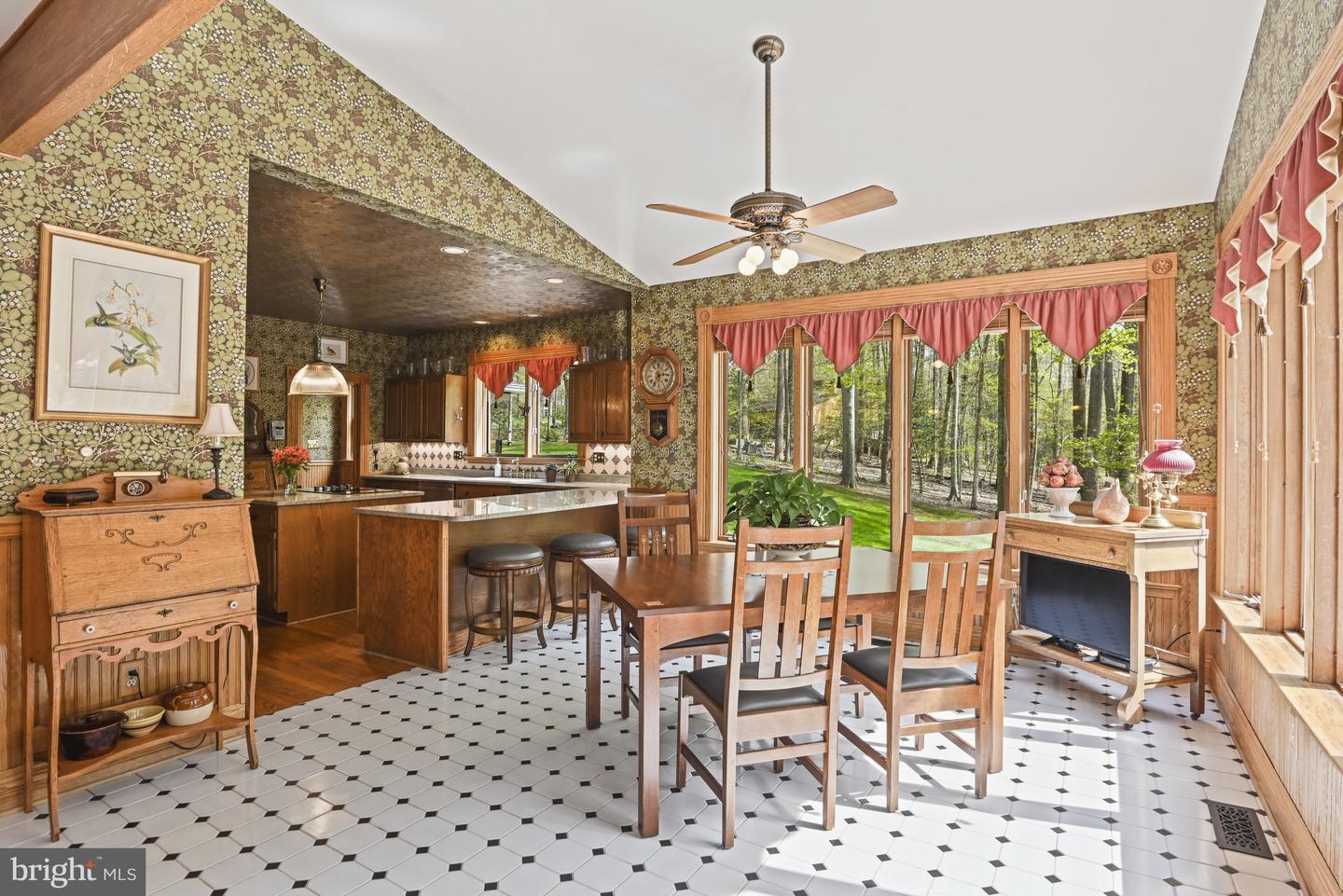 204 River Park Dr