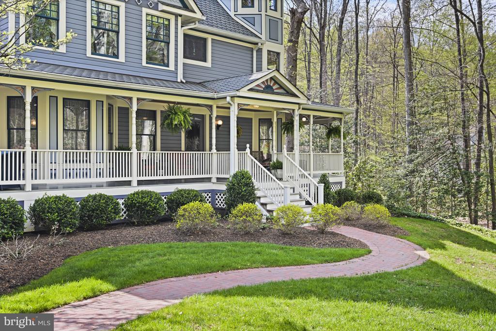 204 River Park Dr