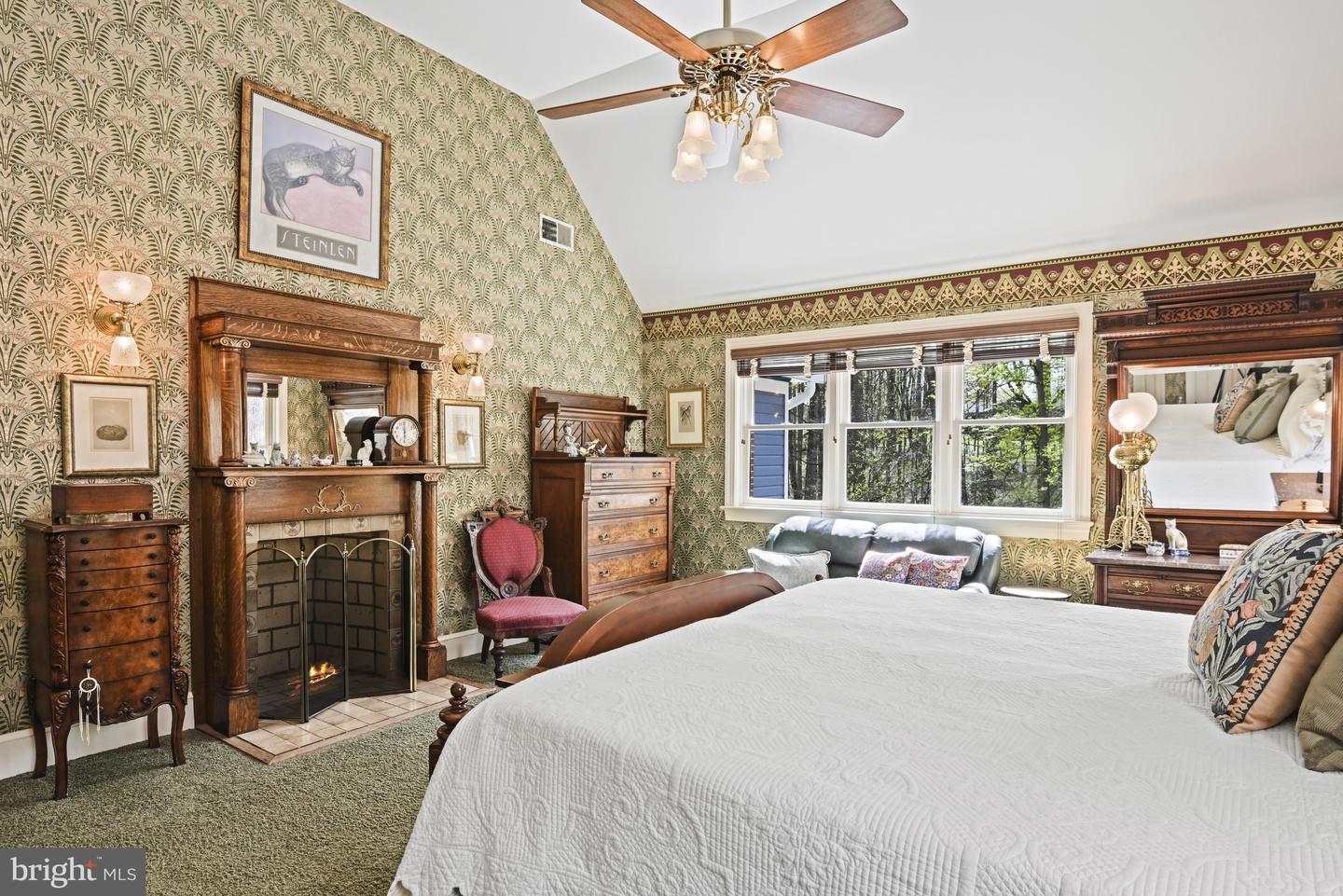 204 River Park Dr