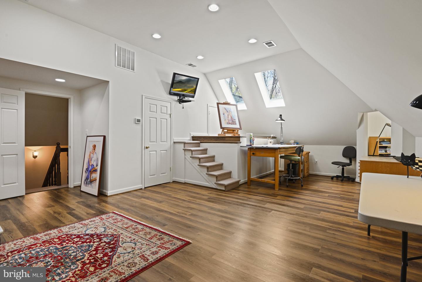 204 River Park Dr