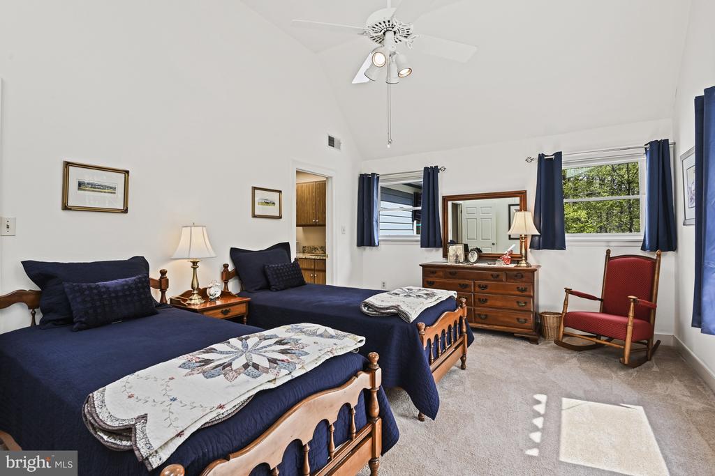 204 River Park Dr