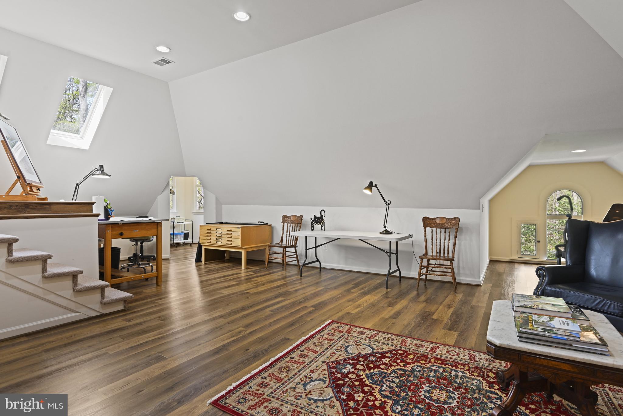 204 River Park Dr