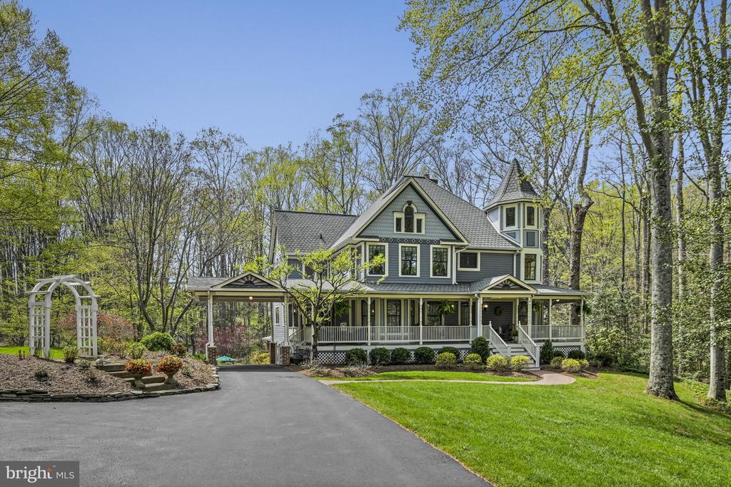 204 River Park Dr