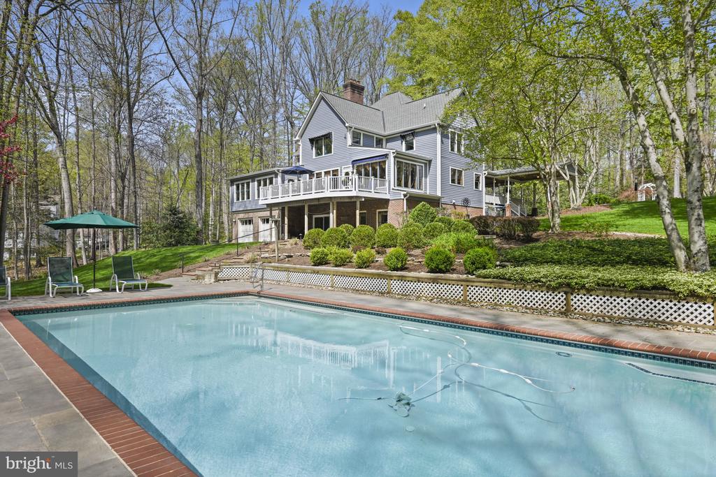 204 River Park Dr
