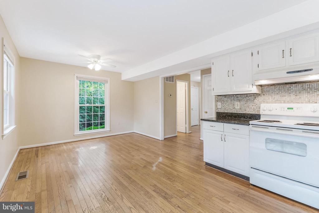 7020 BRADWOOD COURT