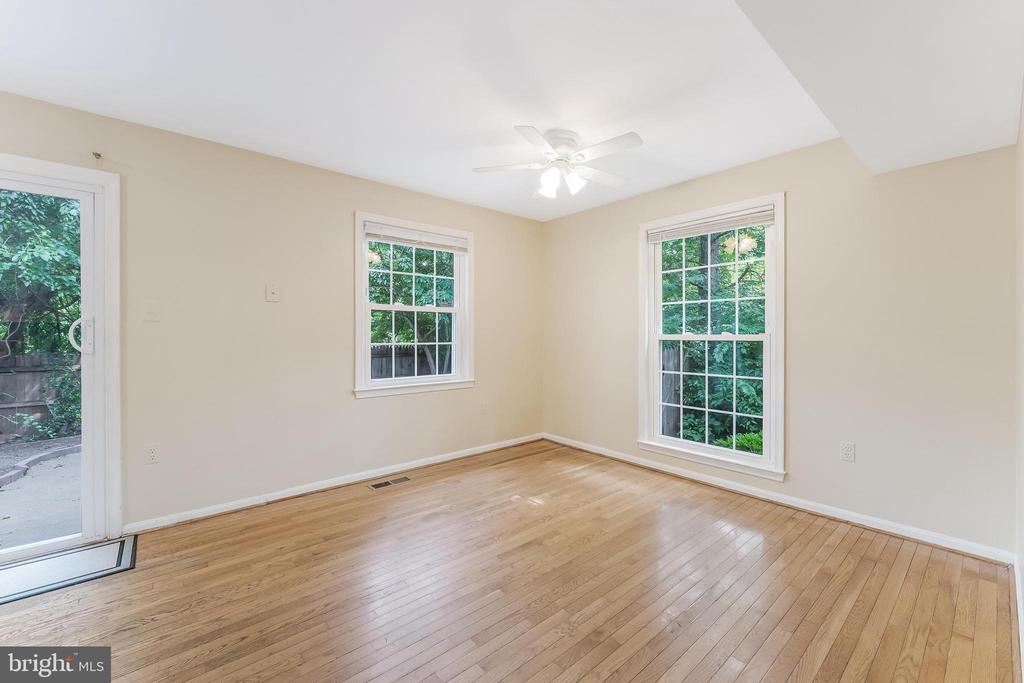 7020 BRADWOOD COURT