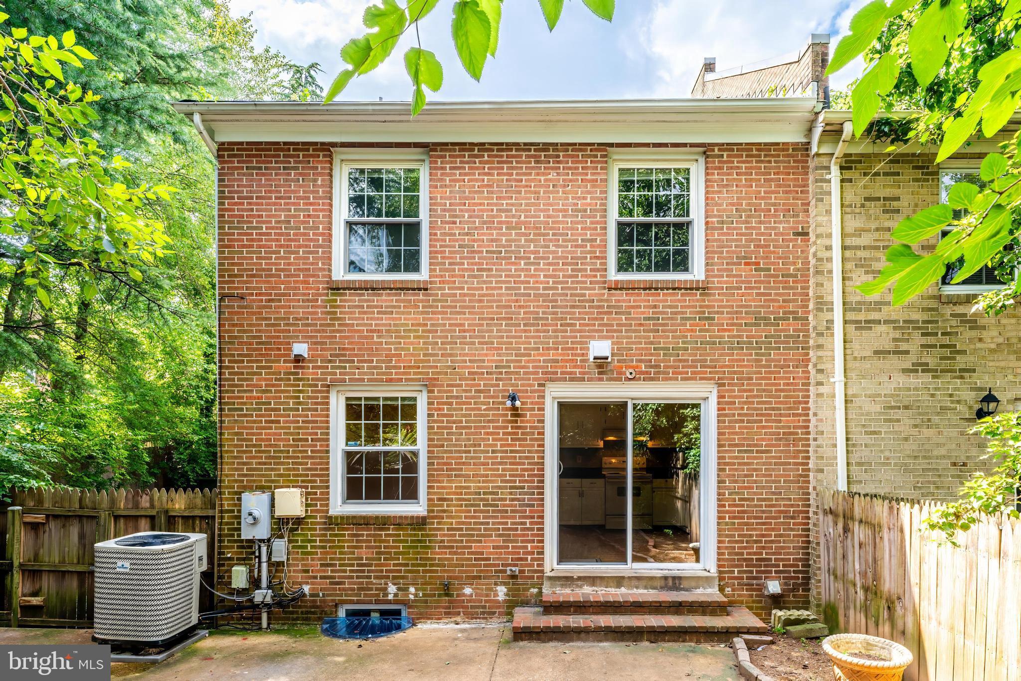7020 BRADWOOD COURT