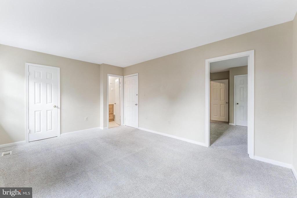 7020 BRADWOOD COURT