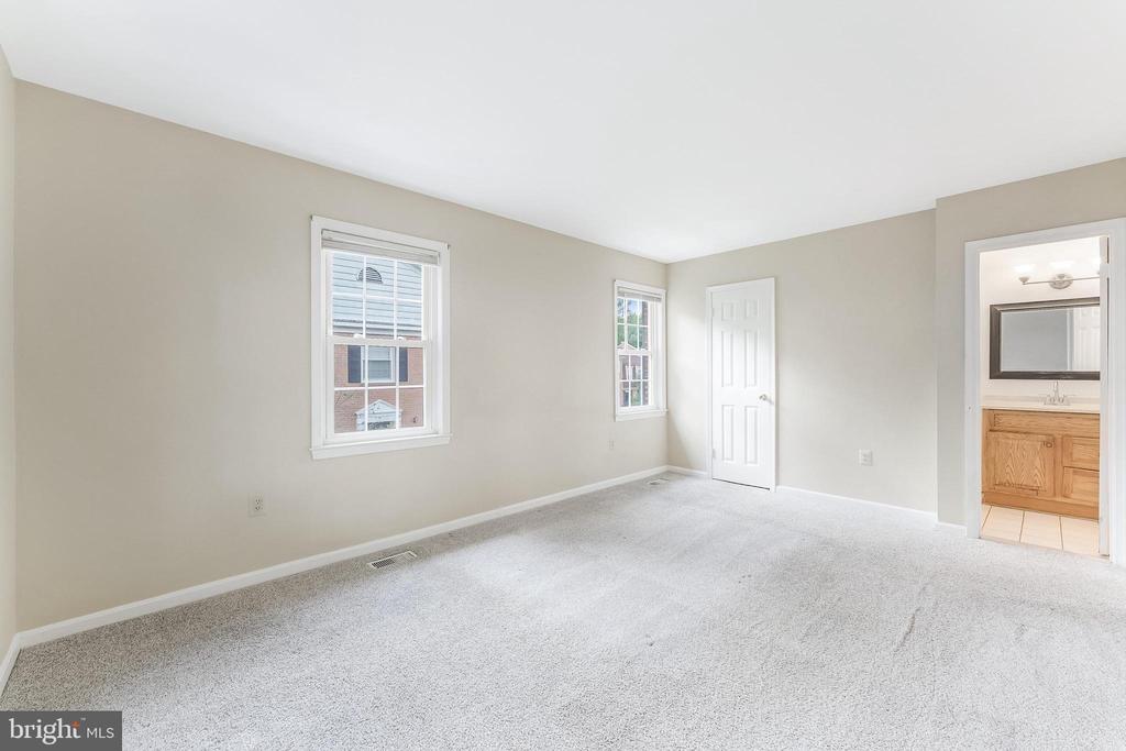 7020 BRADWOOD COURT