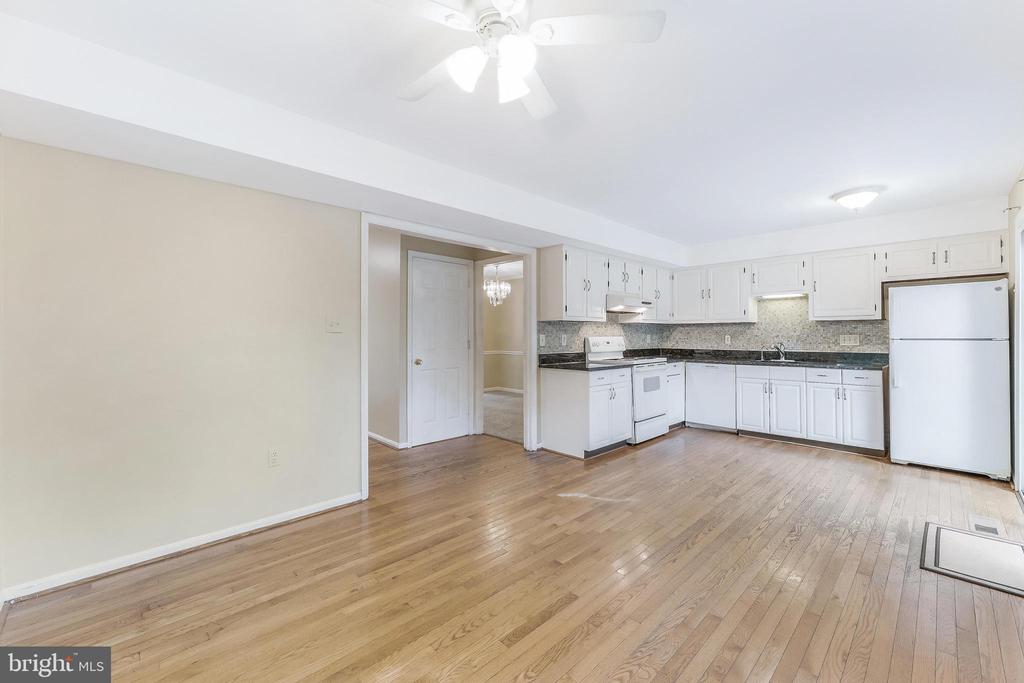 7020 BRADWOOD COURT