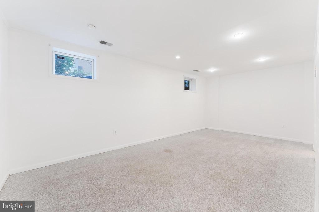 7020 BRADWOOD COURT