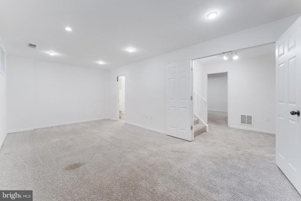7020 BRADWOOD COURT