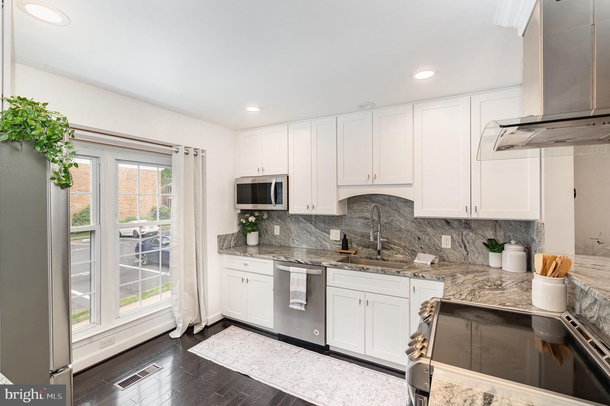 6916 Lafayette Park Dr