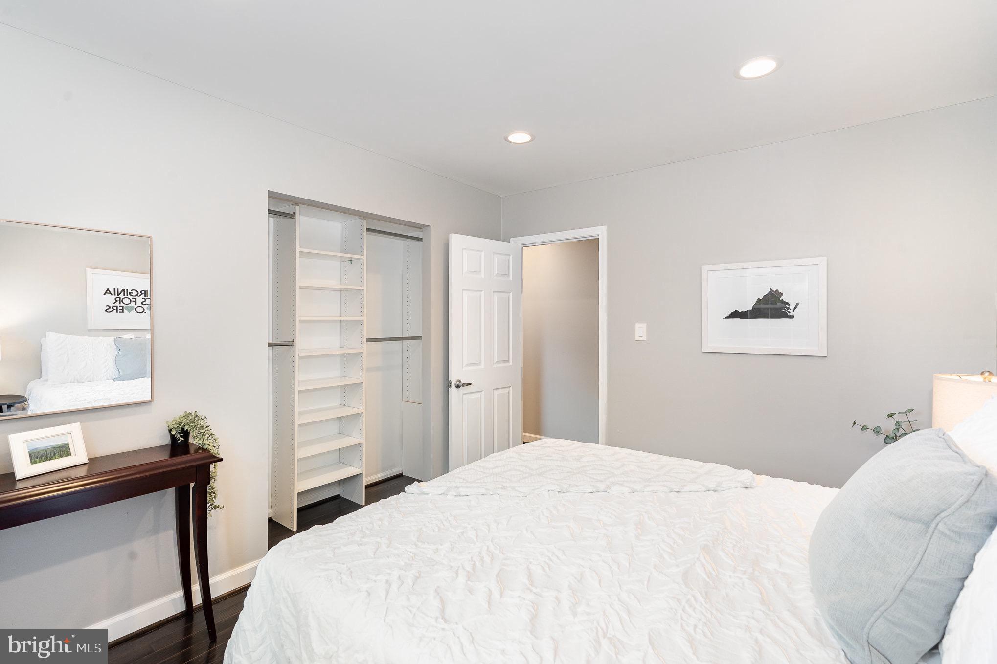 6916 Lafayette Park Dr