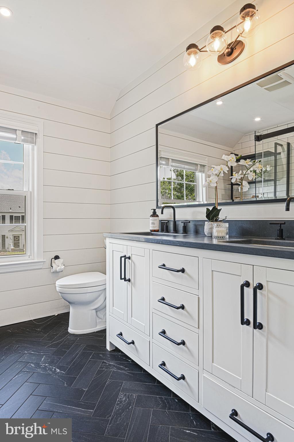 9810 Spring Ridge Ln