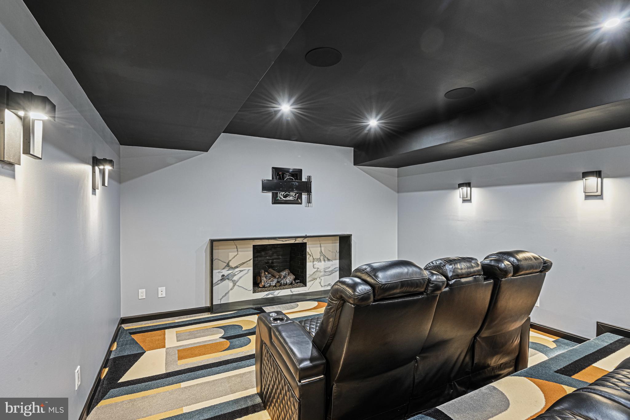 9810 Spring Ridge Ln