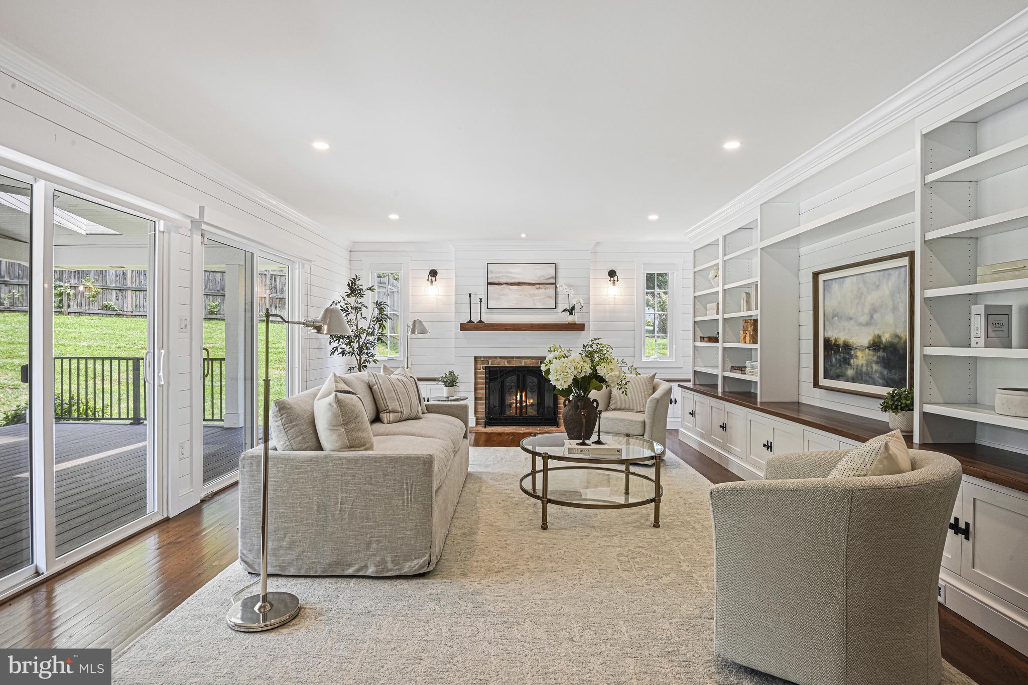 9810 Spring Ridge Ln