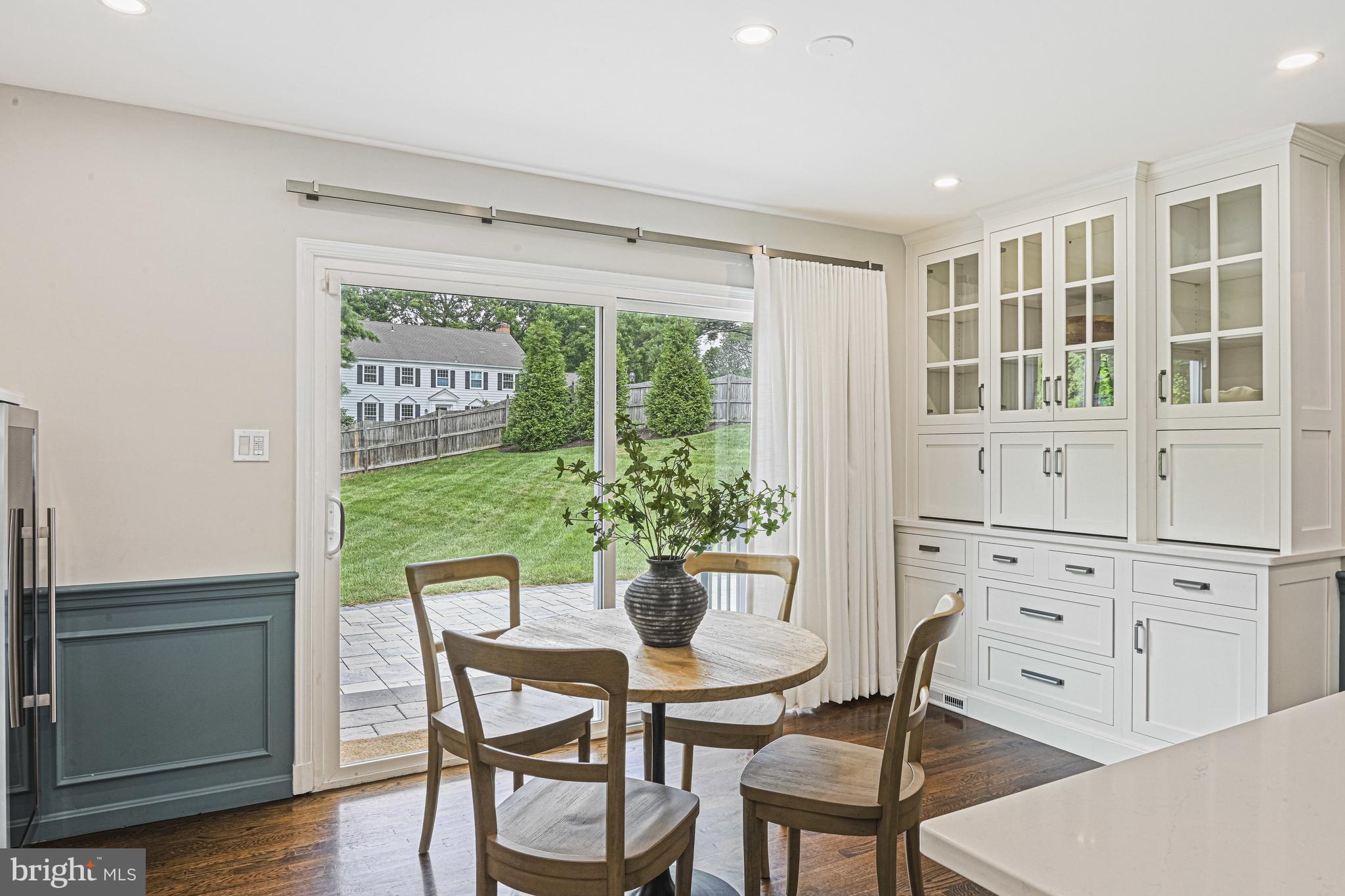 9810 Spring Ridge Ln