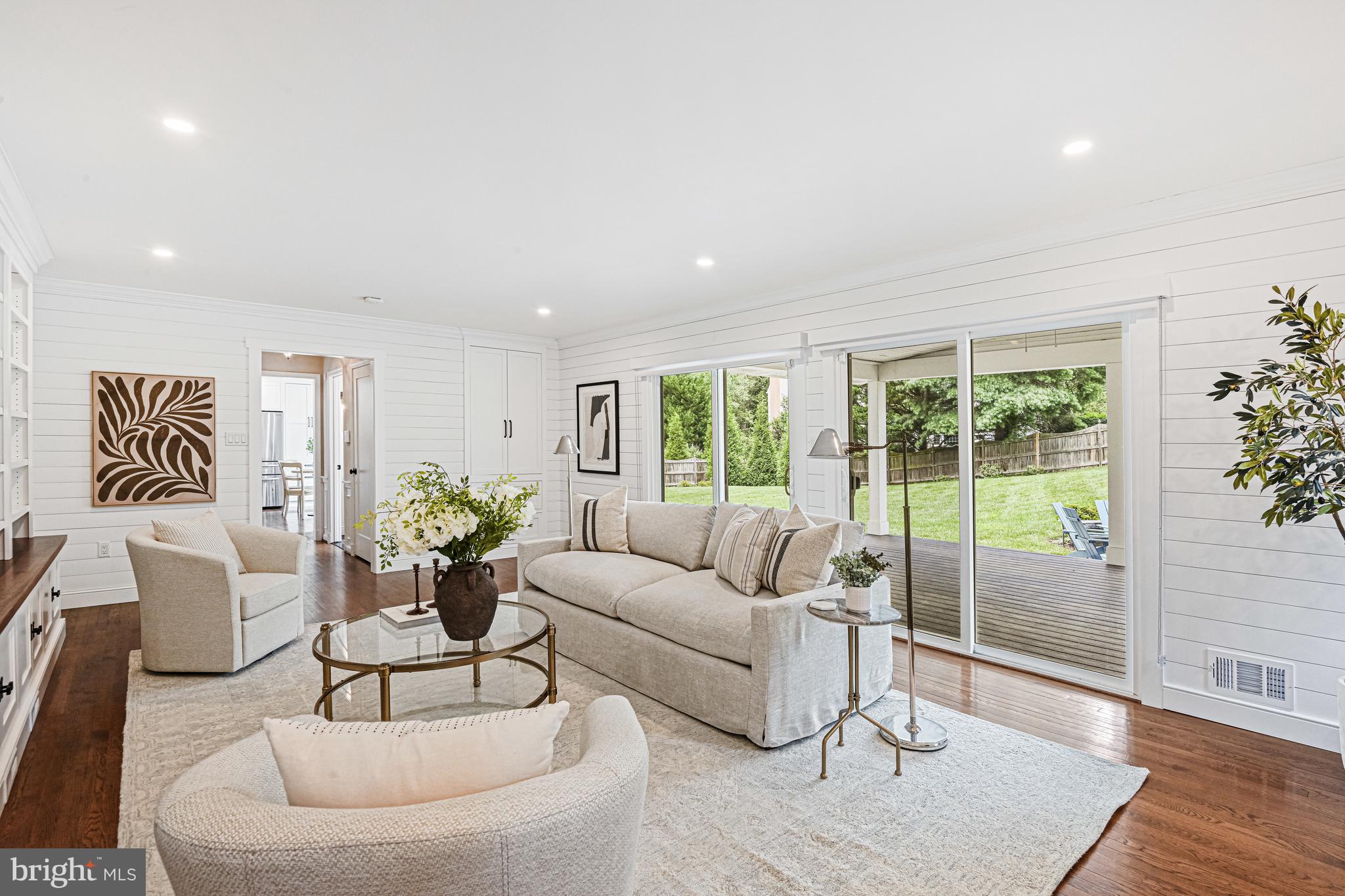 9810 Spring Ridge Ln