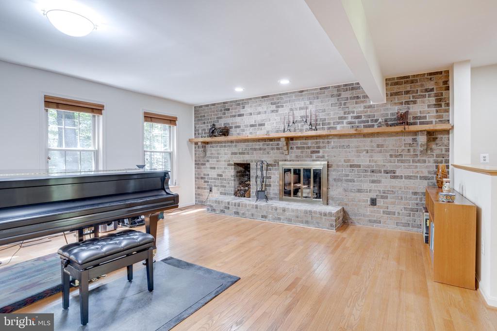 4819 BENTONBROOK DRIVE