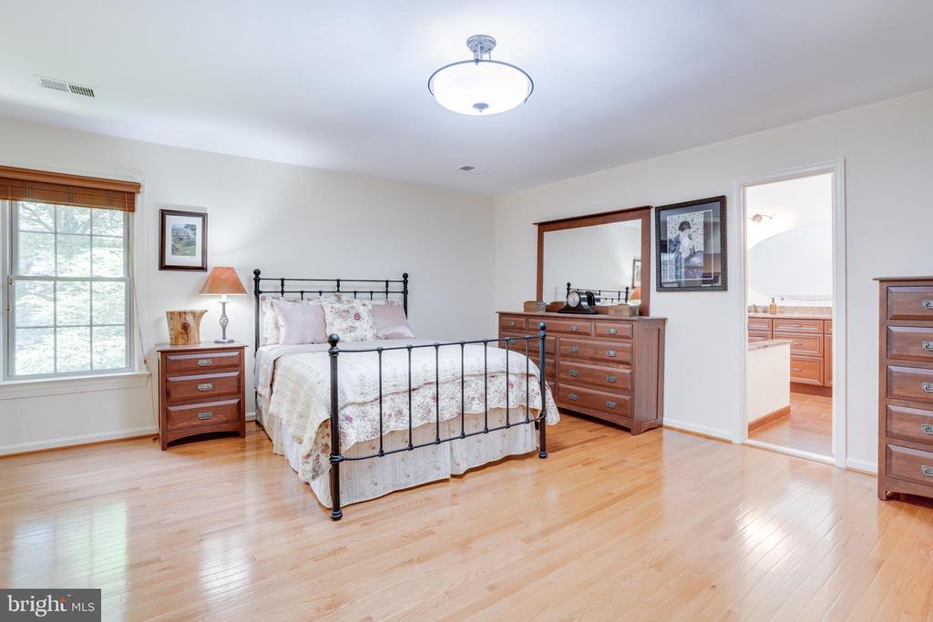 4819 BENTONBROOK DRIVE
