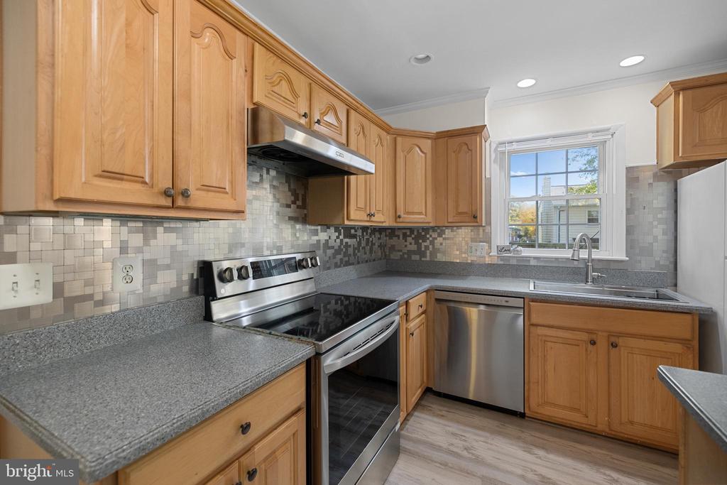 13609 ELLENDALE DR