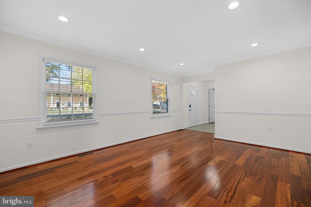 13609 ELLENDALE DR