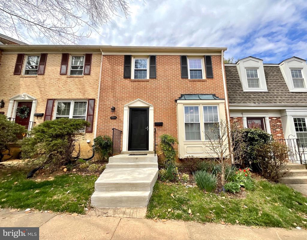 7334 ROCKFORD DR