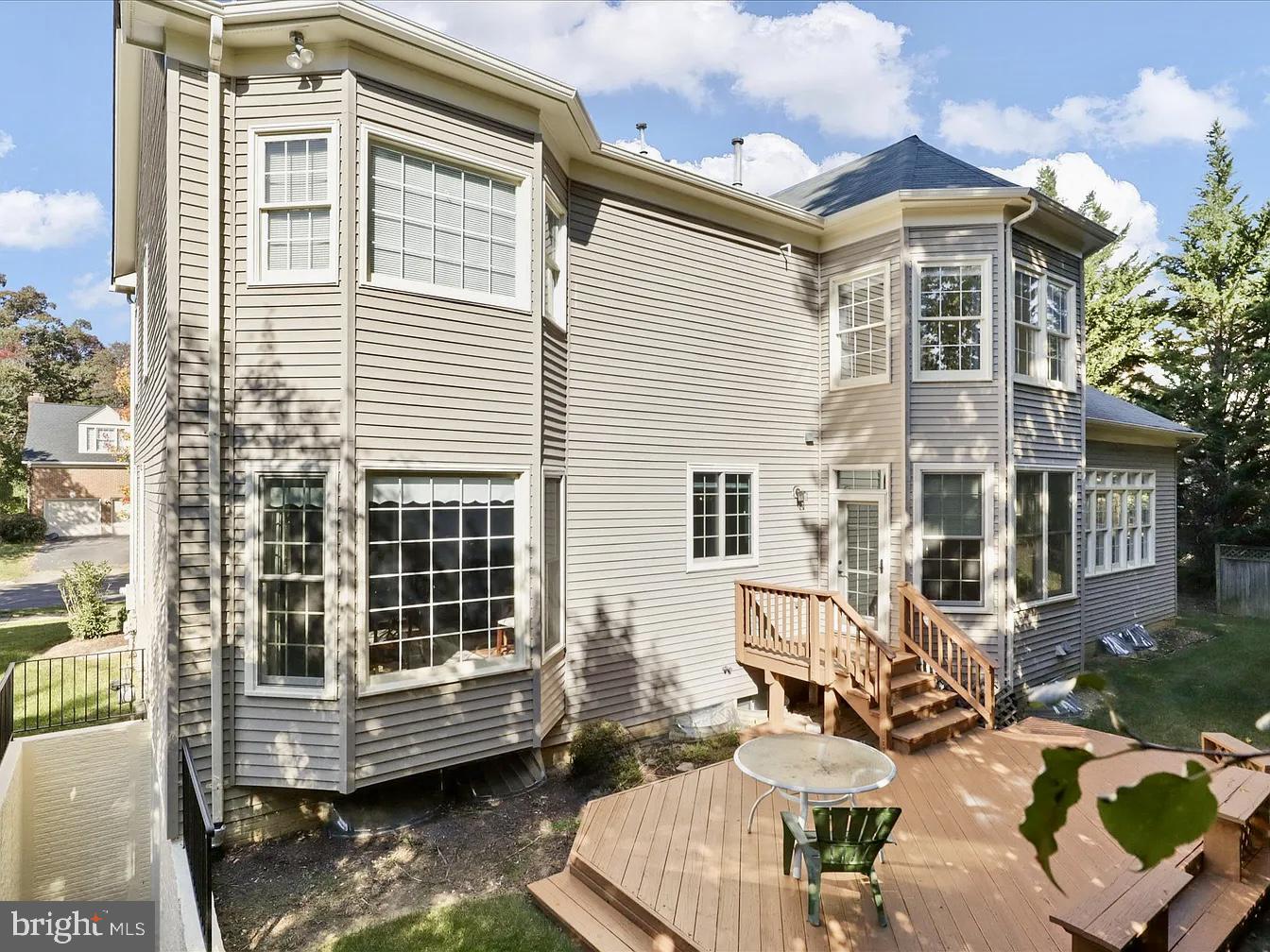 1911 KENTSDALE LN