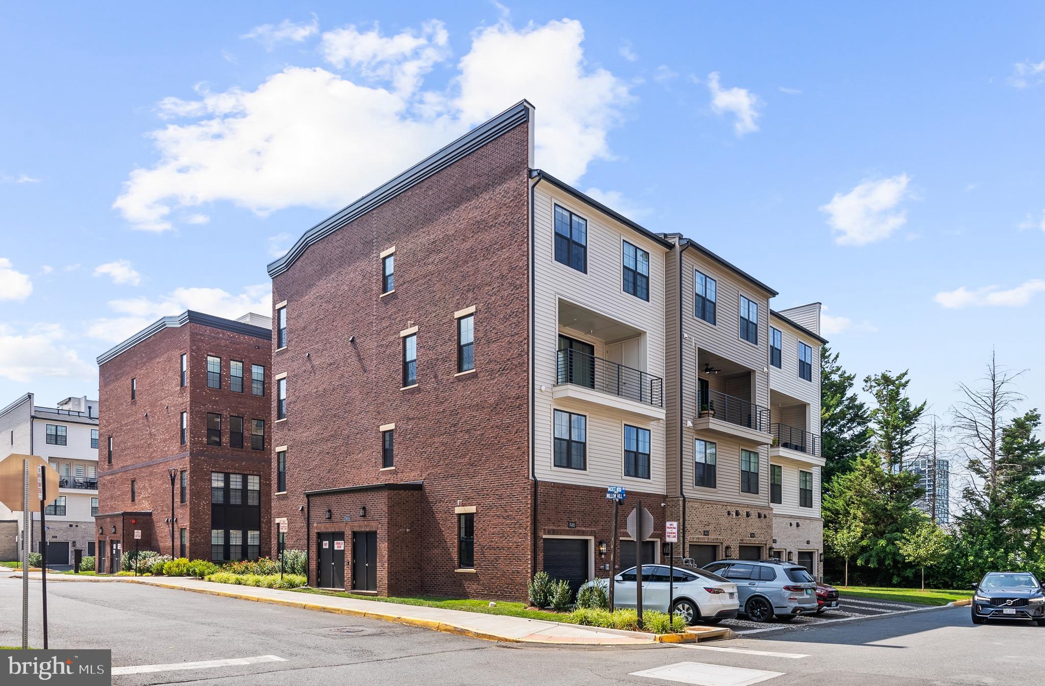 7402 BACKETT WOOD TER #806