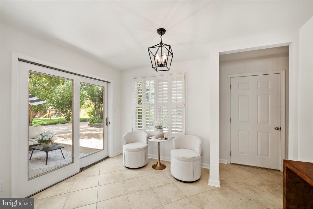 8604 Pilgrim Ct