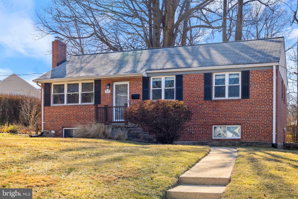 7011 MURRAY LANE