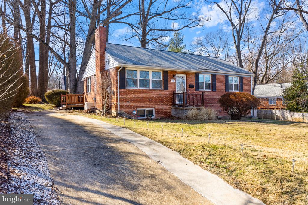 7011 MURRAY LANE