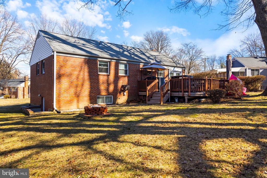 7011 MURRAY LANE